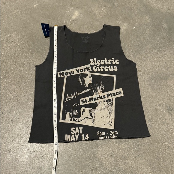 graphic tank - Picture 3 of 3